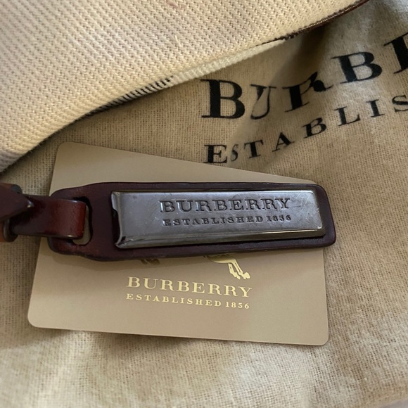 Burberry mega check Victoria Lowry tote bag. Authentic - Picture 7 of 10